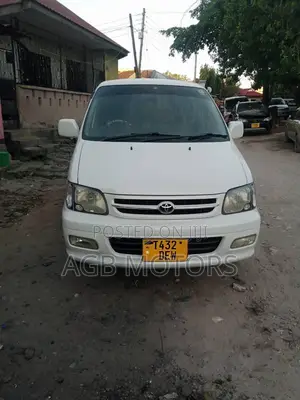 Toyota Noah 2004 White
