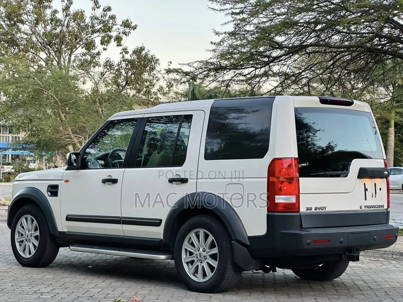 Land Rover Discovery 2009 White