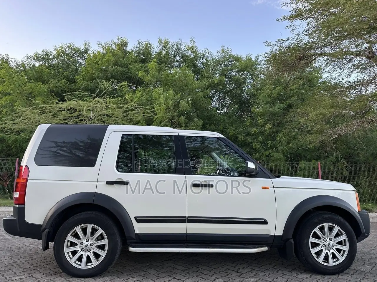 Land Rover Discovery 2009 White
