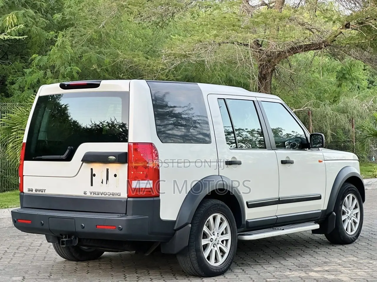 Land Rover Discovery 2009 White