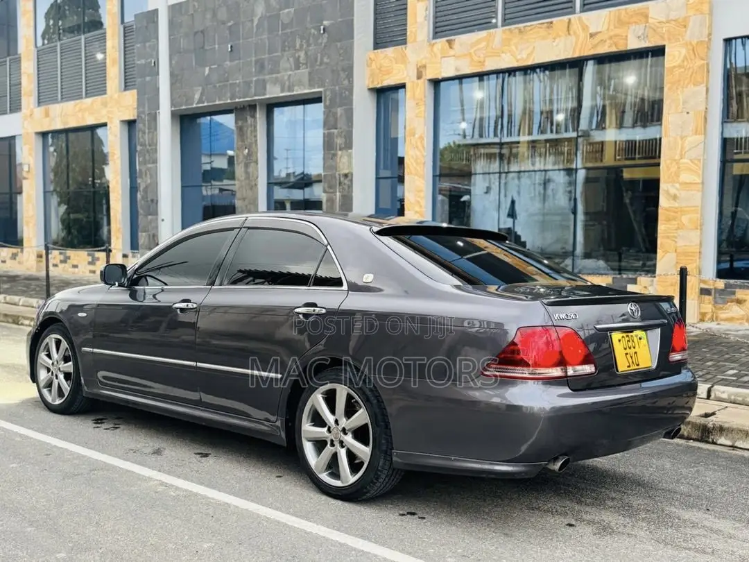 Toyota Crown 2007 Gray