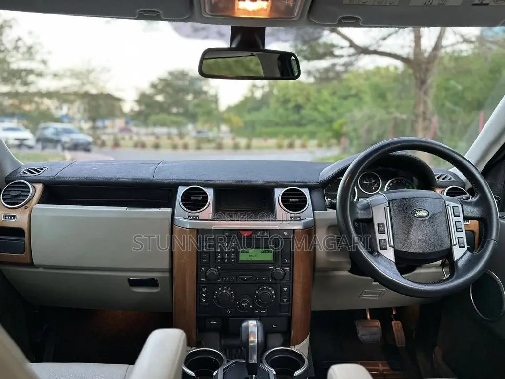 Land Rover Discovery 2009 White