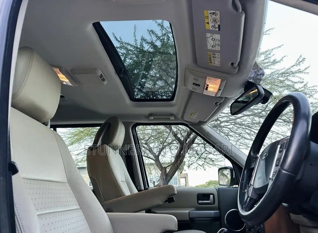 Land Rover Discovery 2009 White