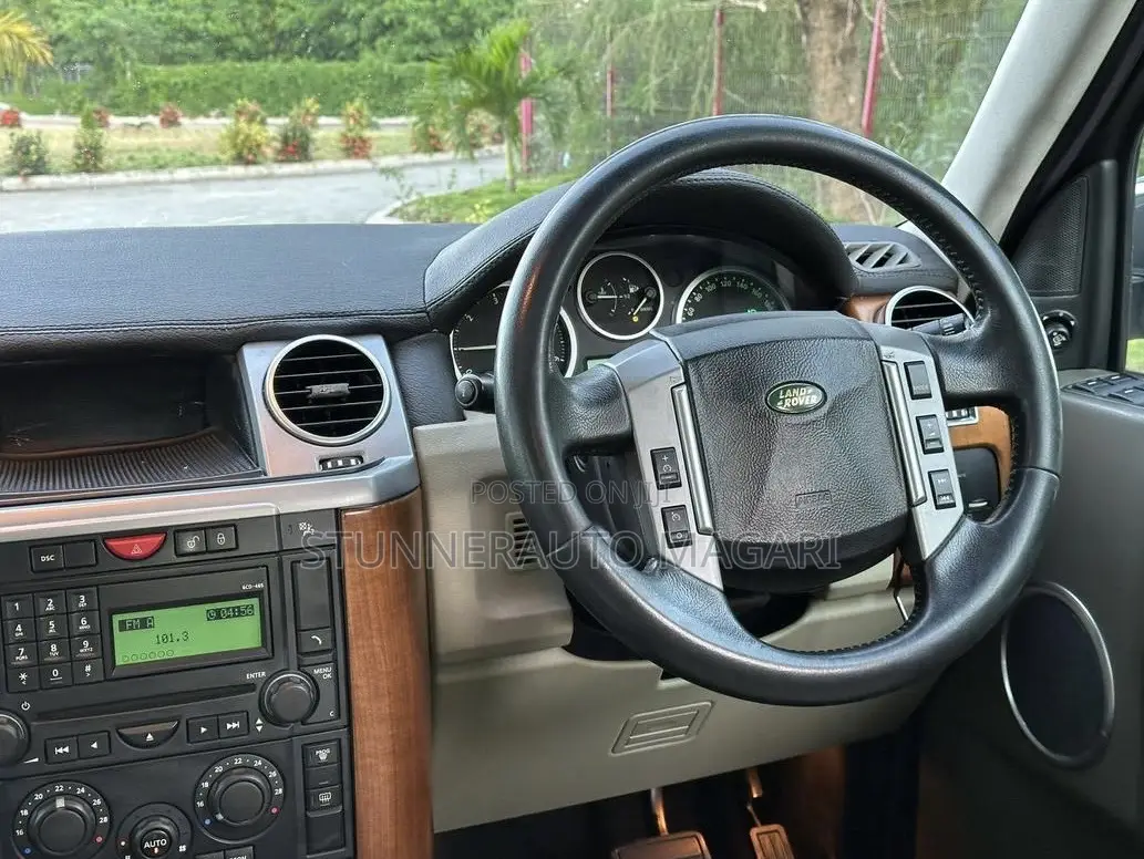 Land Rover Discovery 2009 White