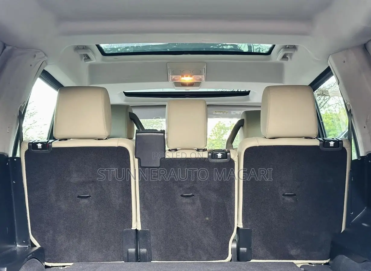 Land Rover Discovery 2009 White