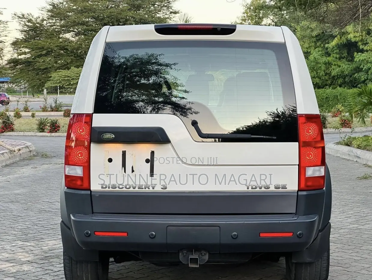 Land Rover Discovery 2009 White