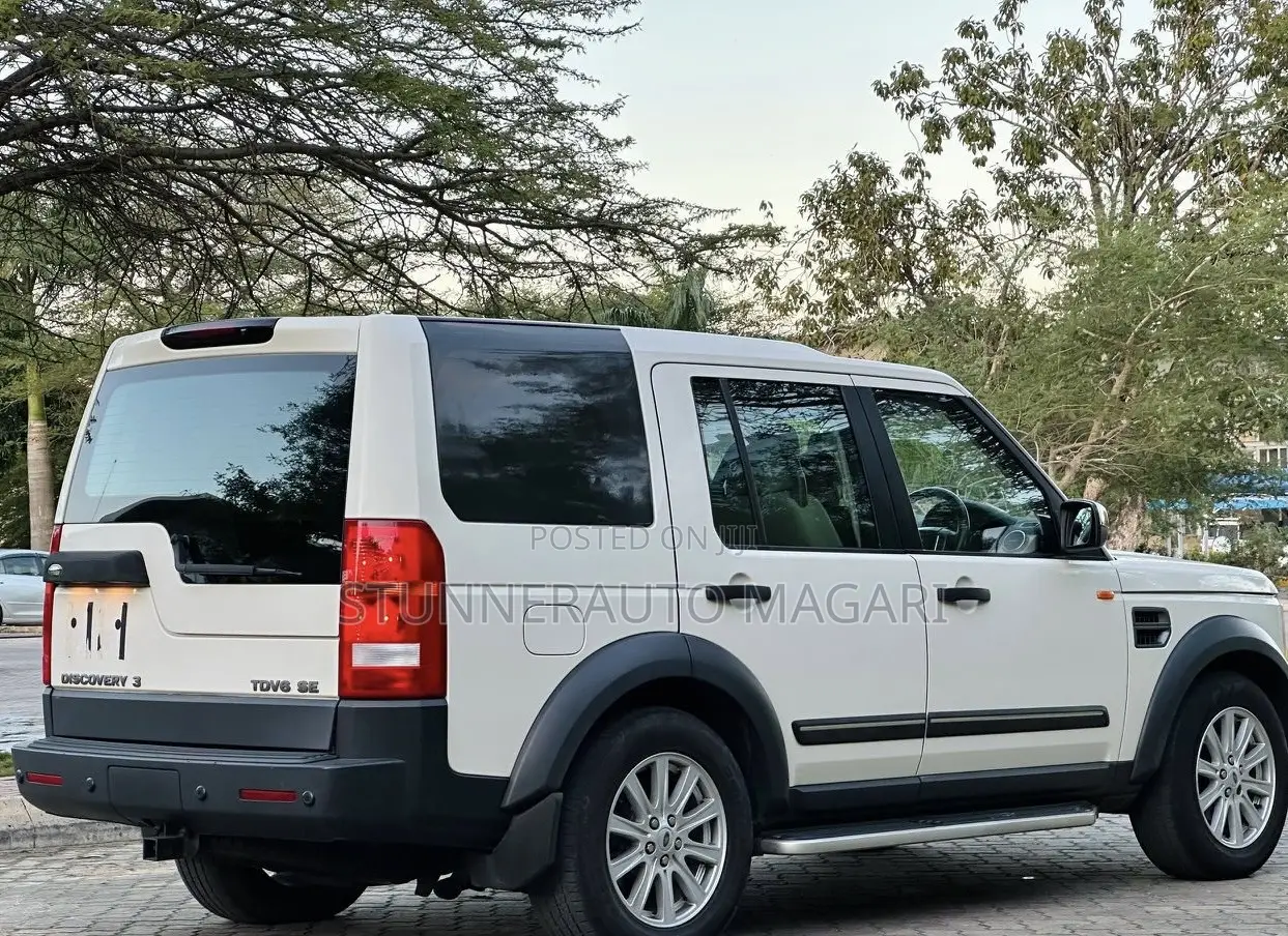 Land Rover Discovery 2009 White