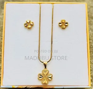 Women Fashionable Set of Necklace and Earrings