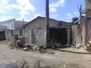 Eneo Lina Nyumba Ya Kuvunja Linauzwa Sinza Madukani