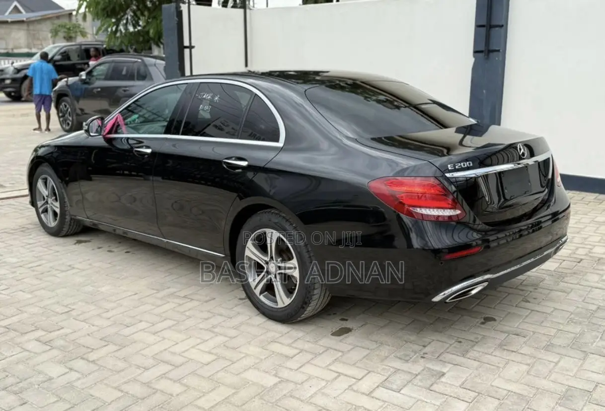 Mercedes-Benz E200 2016 Black