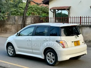 Toyota IST 2004 White