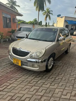 Toyota Duet 2002 Gold