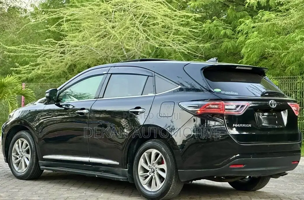 Toyota Harrier 2.4 2013 Black