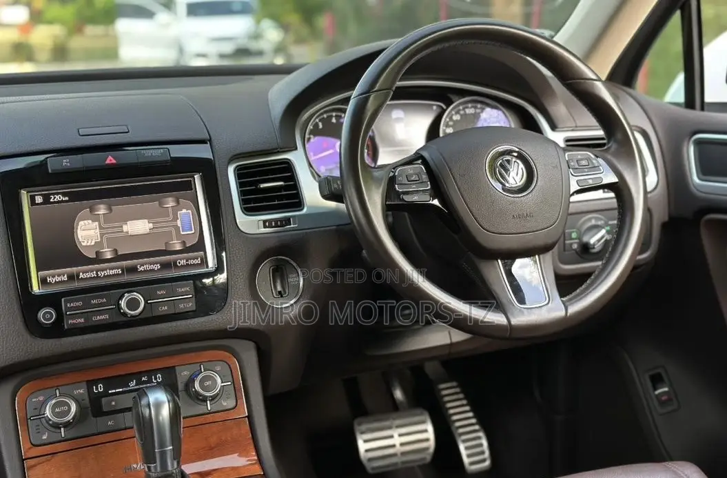 Volkswagen Touareg 2013 White