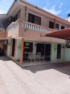 11bdrm House in Ada Estate for rent