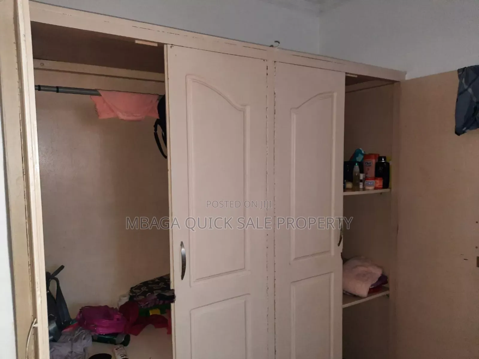 11bdrm House in Ada Estate for rent