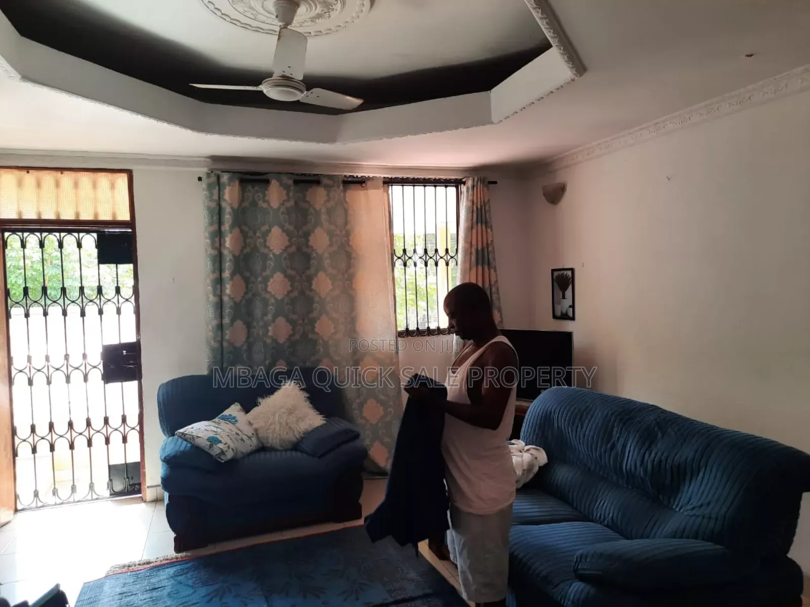 11bdrm House in Ada Estate for rent