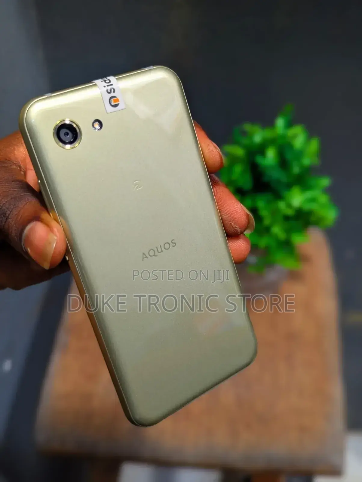 Sharp R1 32 GB Gold