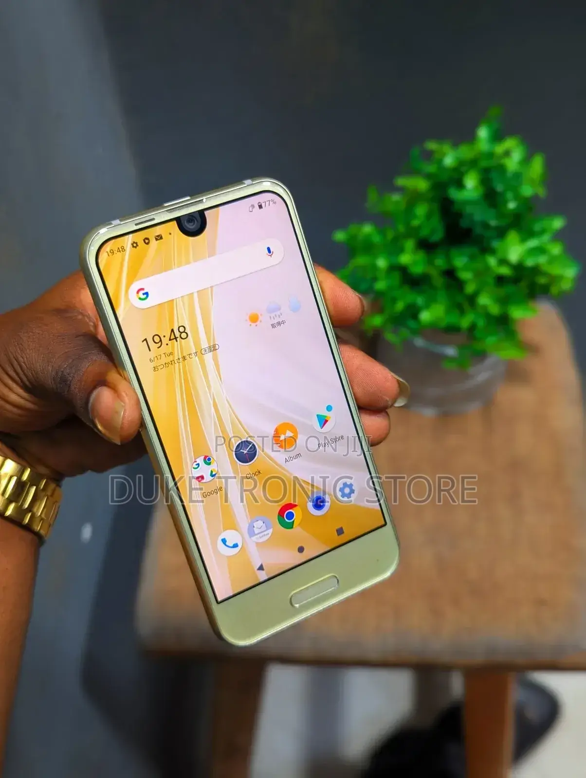 Sharp R1 32 GB Gold
