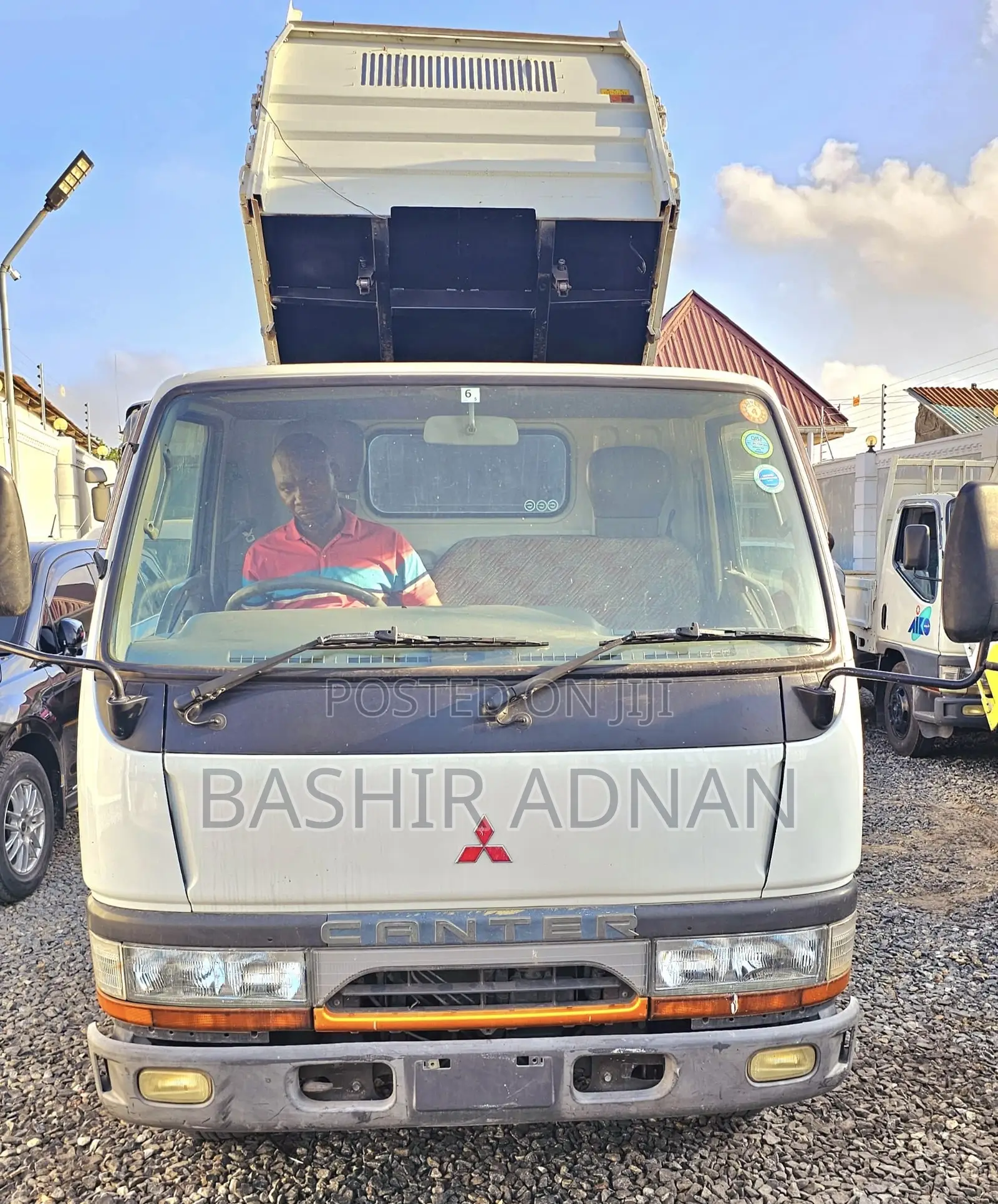 Mitsubishi Canter Dunper 2 Tonnes(Tani) Mpya(Unregistered).