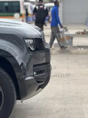 Land Rover Defender X-Dynamic SE 2023 Gray