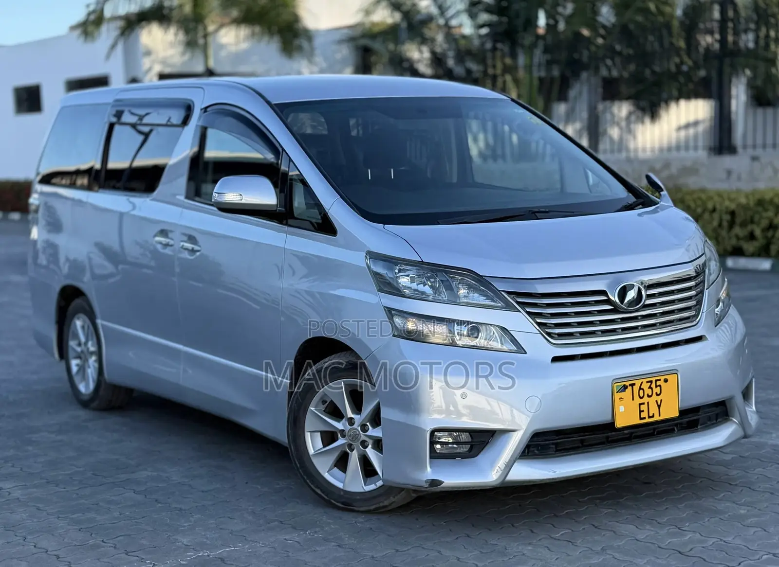 Toyota Vellfire 2009 Silver