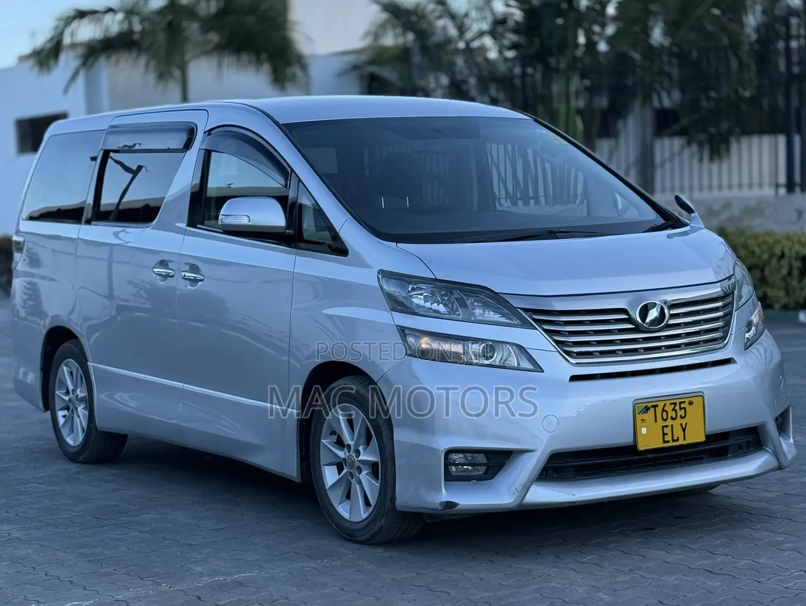 Toyota Vellfire 2009 Silver