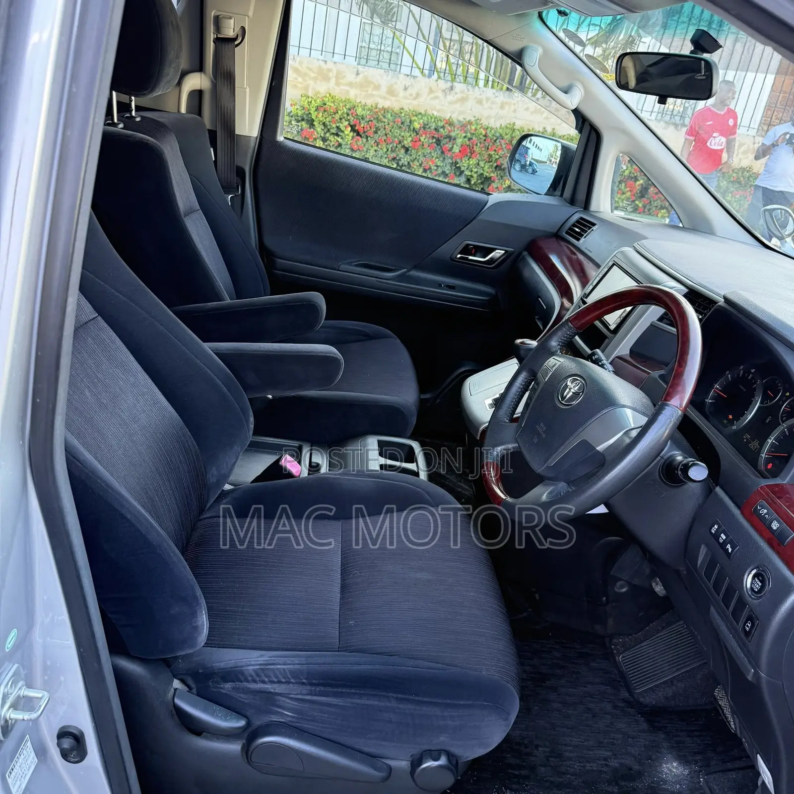Toyota Vellfire 2009 Silver