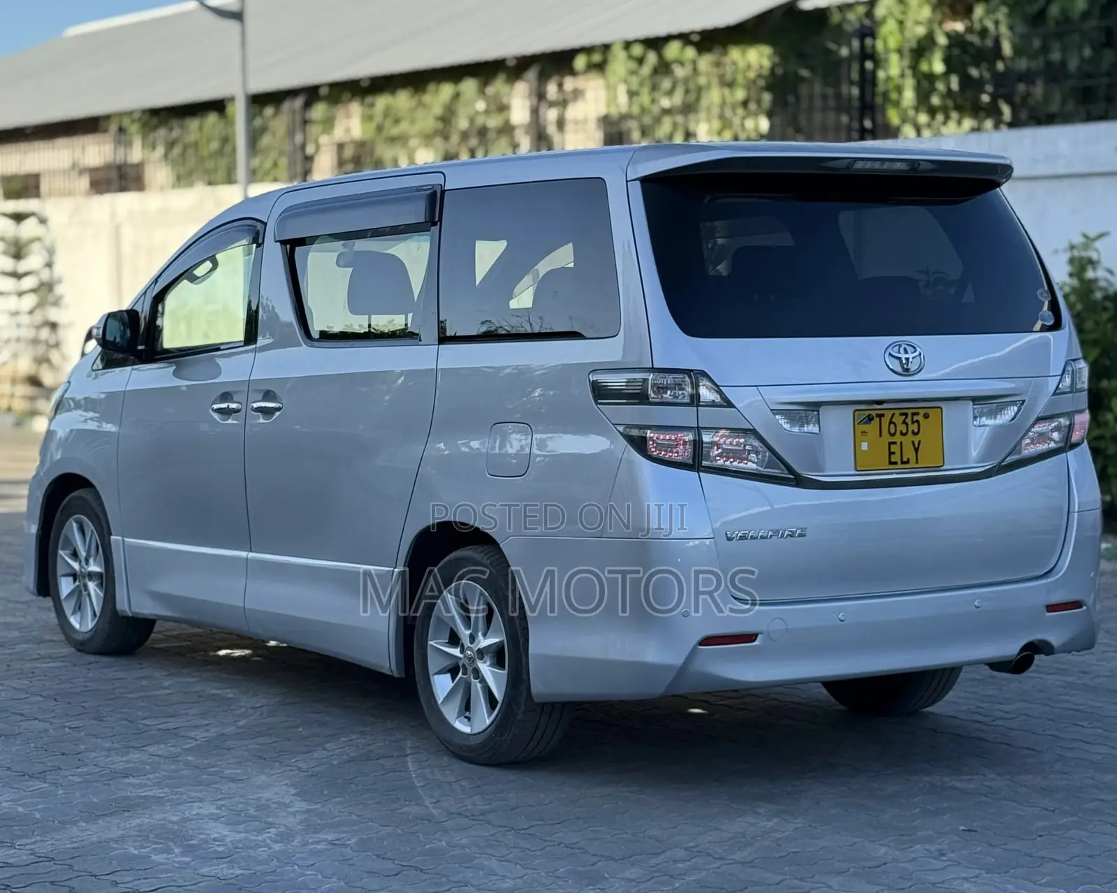 Toyota Vellfire 2009 Silver