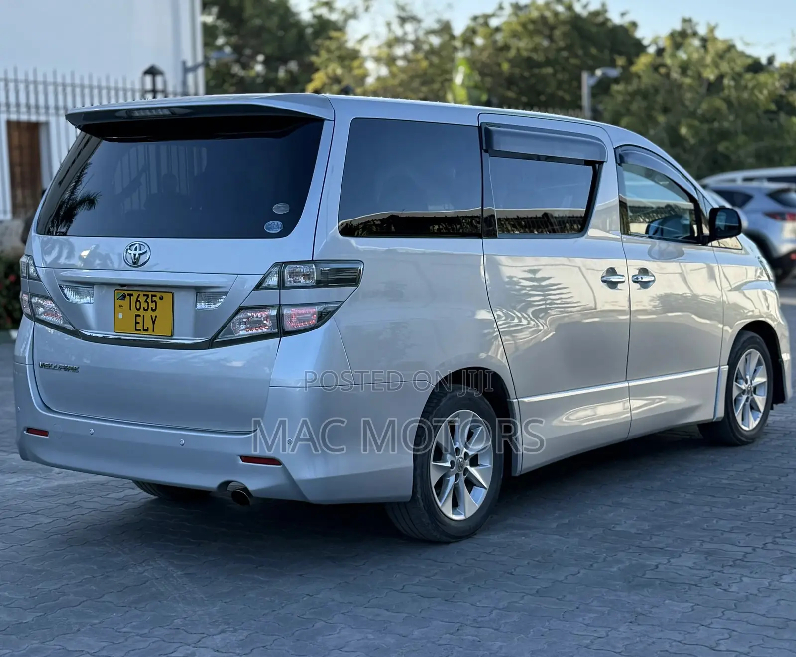 Toyota Vellfire 2009 Silver