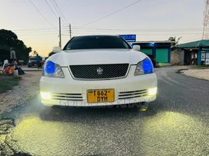 Toyota Crown 2004 White