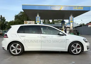 Volkswagen Golf 2014 White