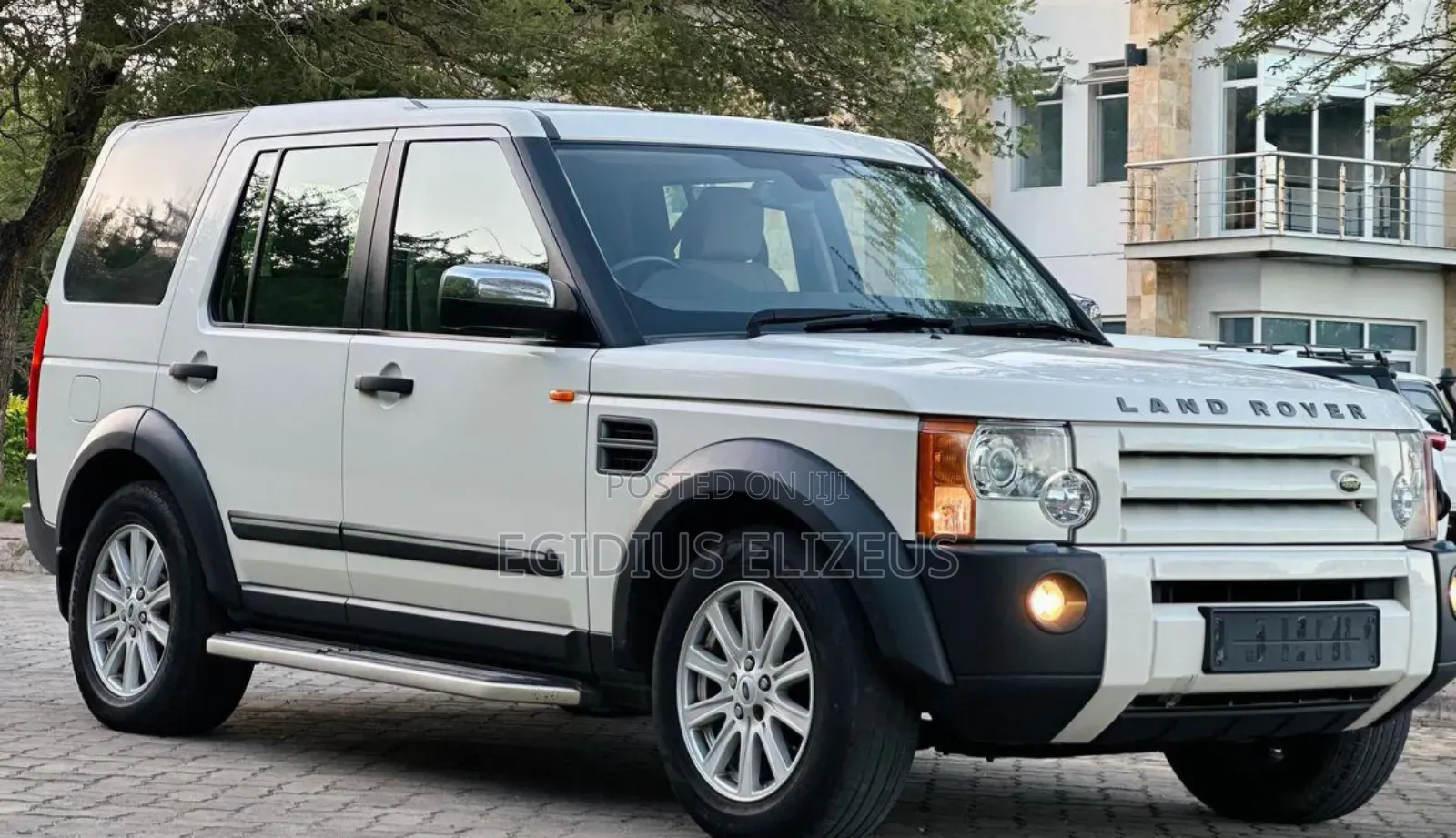 Land Rover Discovery 2009 White