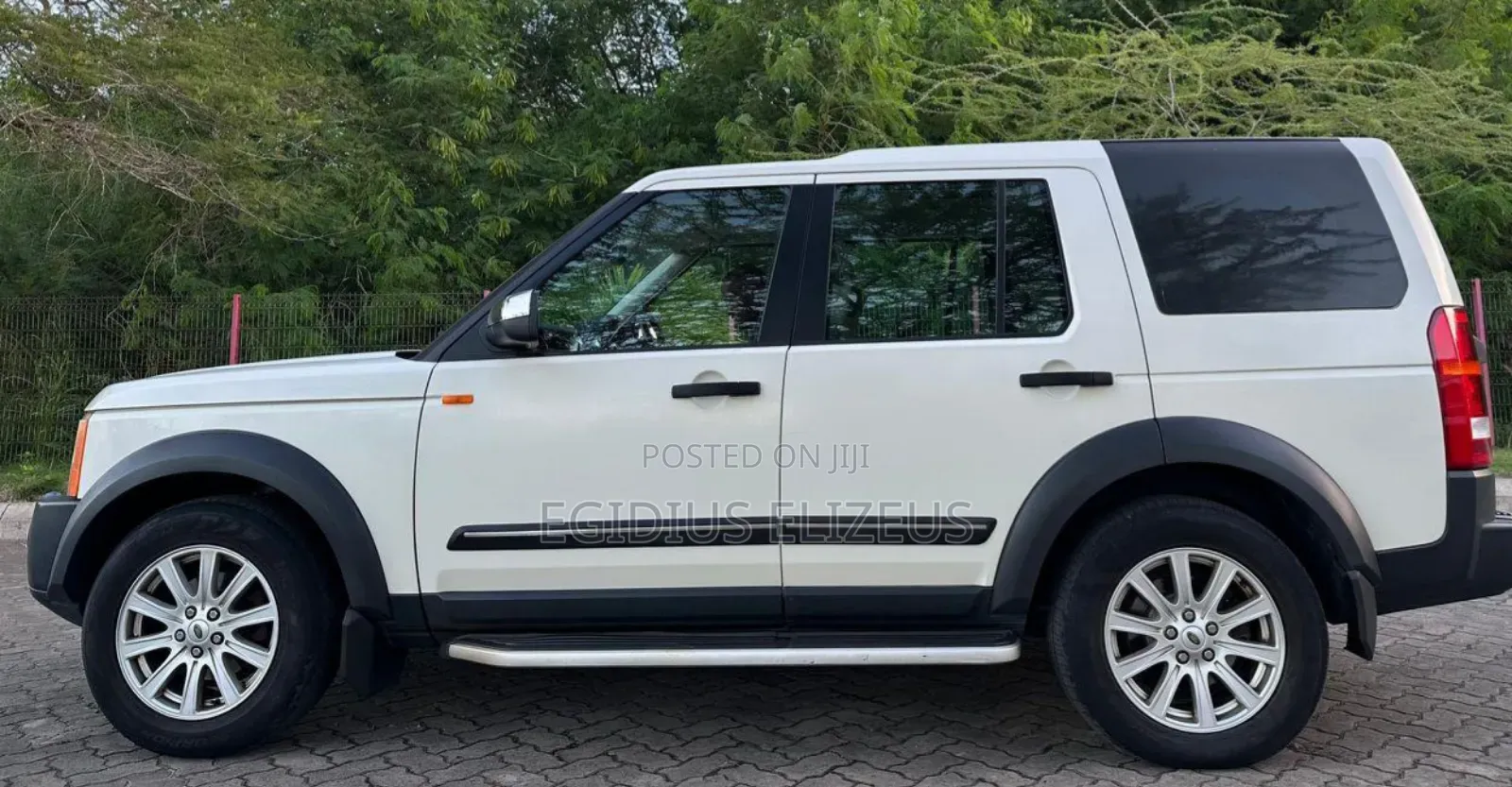 Land Rover Discovery 2009 White