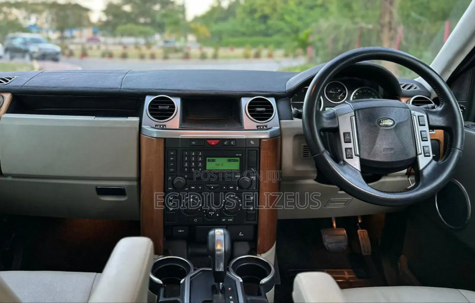 Land Rover Discovery 2009 White