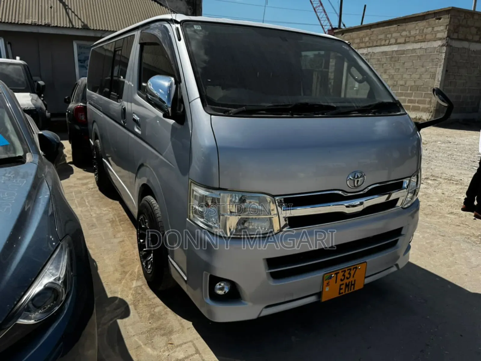 Toyota HiAce 2010 Silver