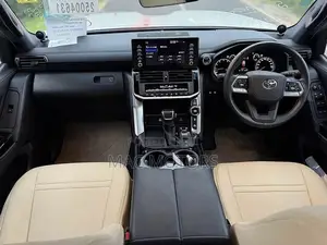 Toyota Land Cruiser 2024 White