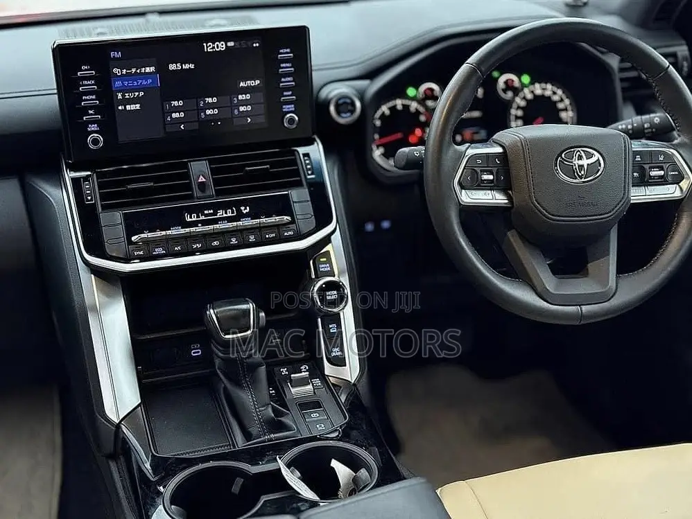 Toyota Land Cruiser 2024 White