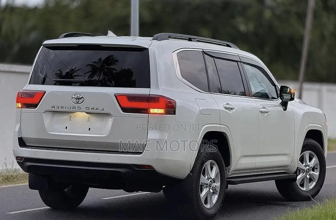 Toyota Land Cruiser 2024 White