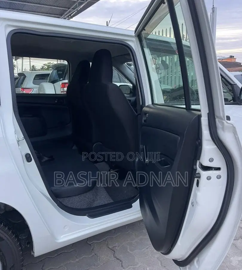 Toyota Succeed SV Premium 2016 Pearl