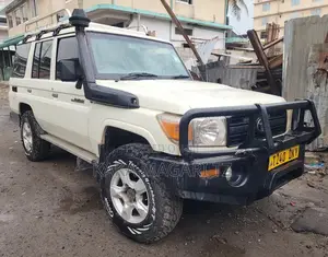 Toyota Land Cruiser 2012 White