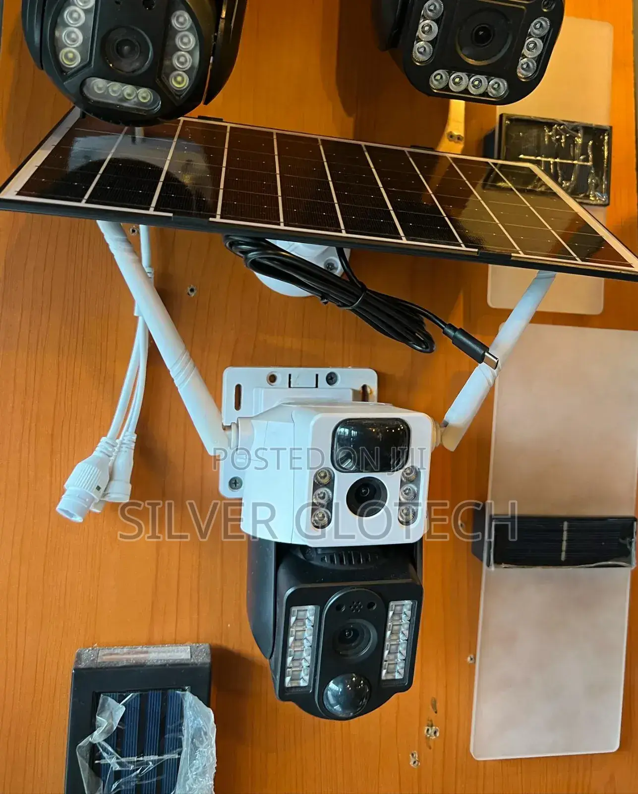 Dual Lens 4g PTZ Camera Inakuja Pamoja Na Solar Yake