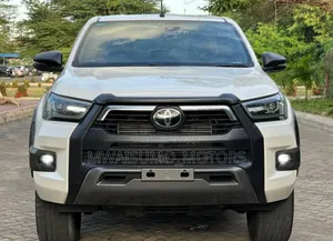 Toyota Hilux 2023 Off white