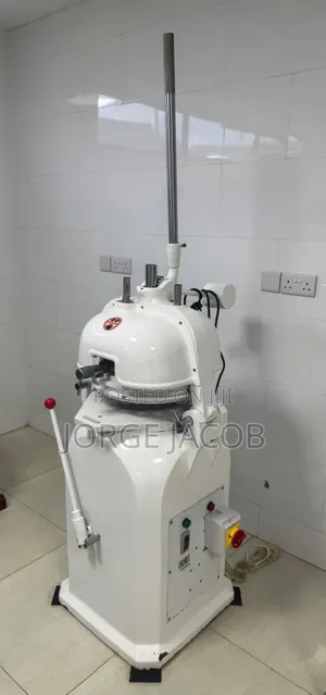 Bakemax BMBD Series Semi-Automatic Dough Divider Rounder