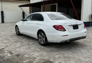 Mercedes-Benz E200 2016 Pearl