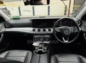 Mercedes-Benz E200 2016 Pearl