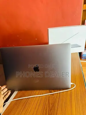 Laptop Apple MacBook Pro 2018 16GB Intel Core I7 SSD 256GB
