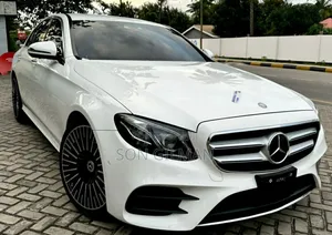 Mercedes-Benz E200 2017 Pearl