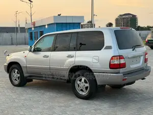 Toyota Land Cruiser HDJ 100 2005 Silver