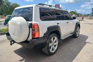Nissan Patrol 2008 White